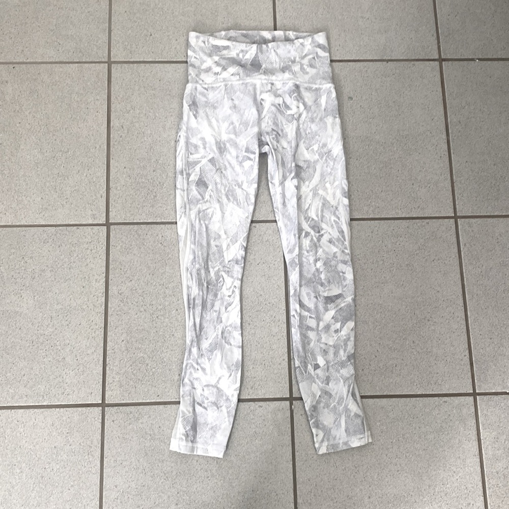 Lululemon wonder under